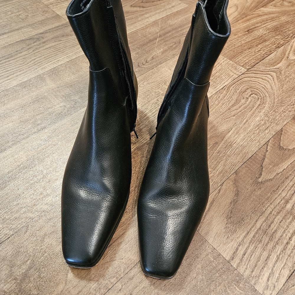 Steve Madden Black Leather Ankle Booties